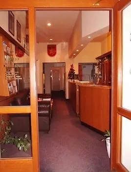 摩德纳酒店 3* 卡罗维发利
